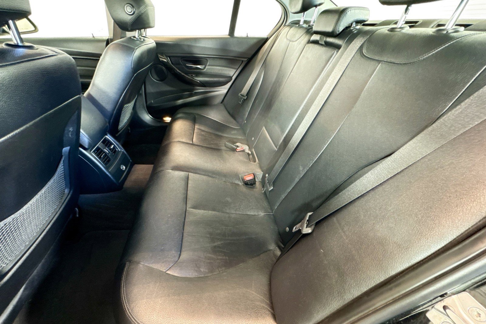 Used 2017 BMW 320i Sedan RWD image 23