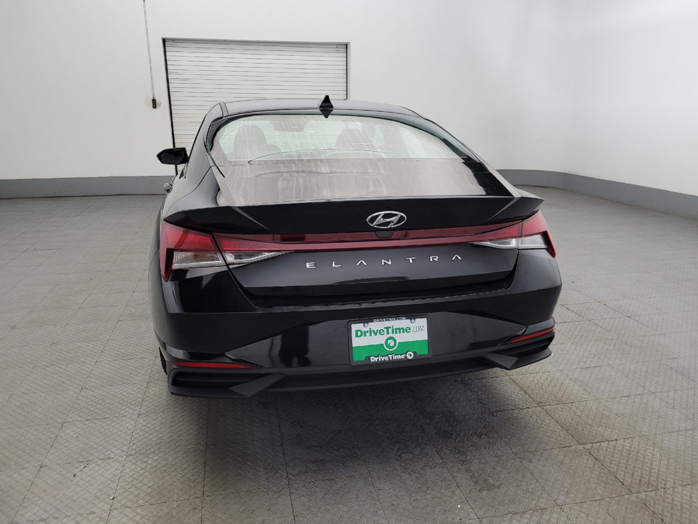 Used 2022 Hyundai Elantra SE w/ Preferred Accessory Package image 6