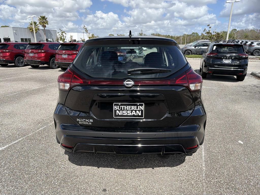 Certified 2025 Nissan Kicks Play S image 5