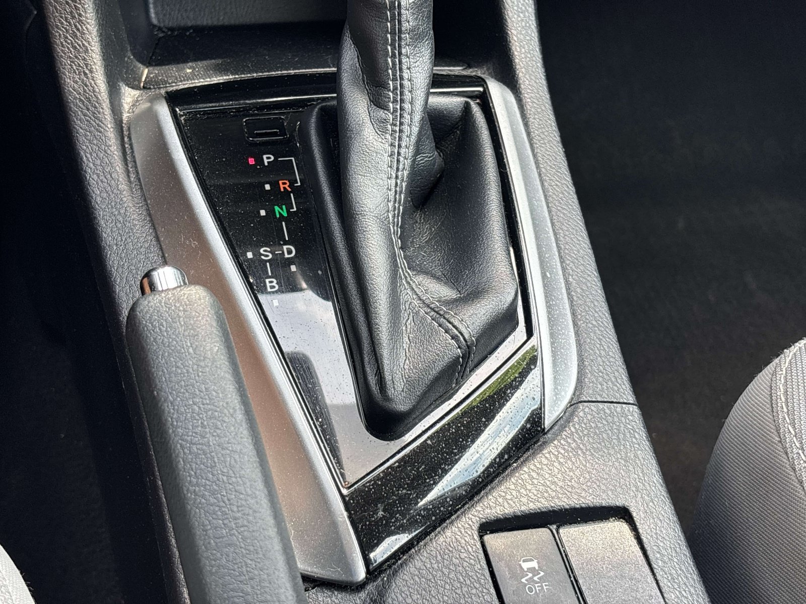Used 2018 Toyota Corolla LE FWD image 17