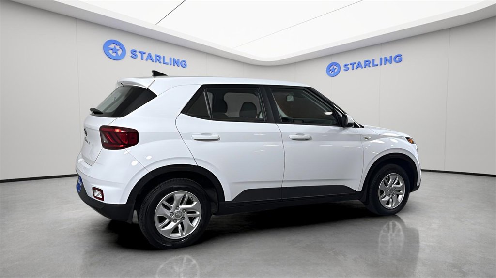 Used 2022 Hyundai Venue SE image 10