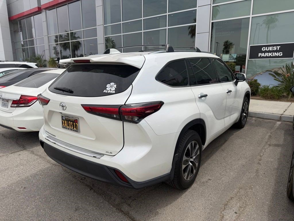 Used 2021 Toyota Highlander XLE FWD image 5