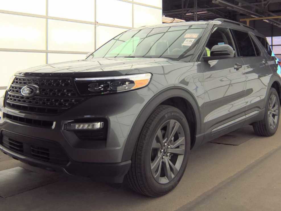 Used 2023 Ford Explorer XLT w/ Equipment Group 202A AWD/4WD image 1