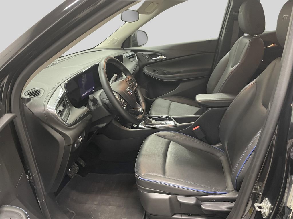 Used 2025 Buick Encore GX Sport Touring AWD/4WD image 16