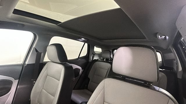 Used 2022 GMC Terrain SLT FWD image 13