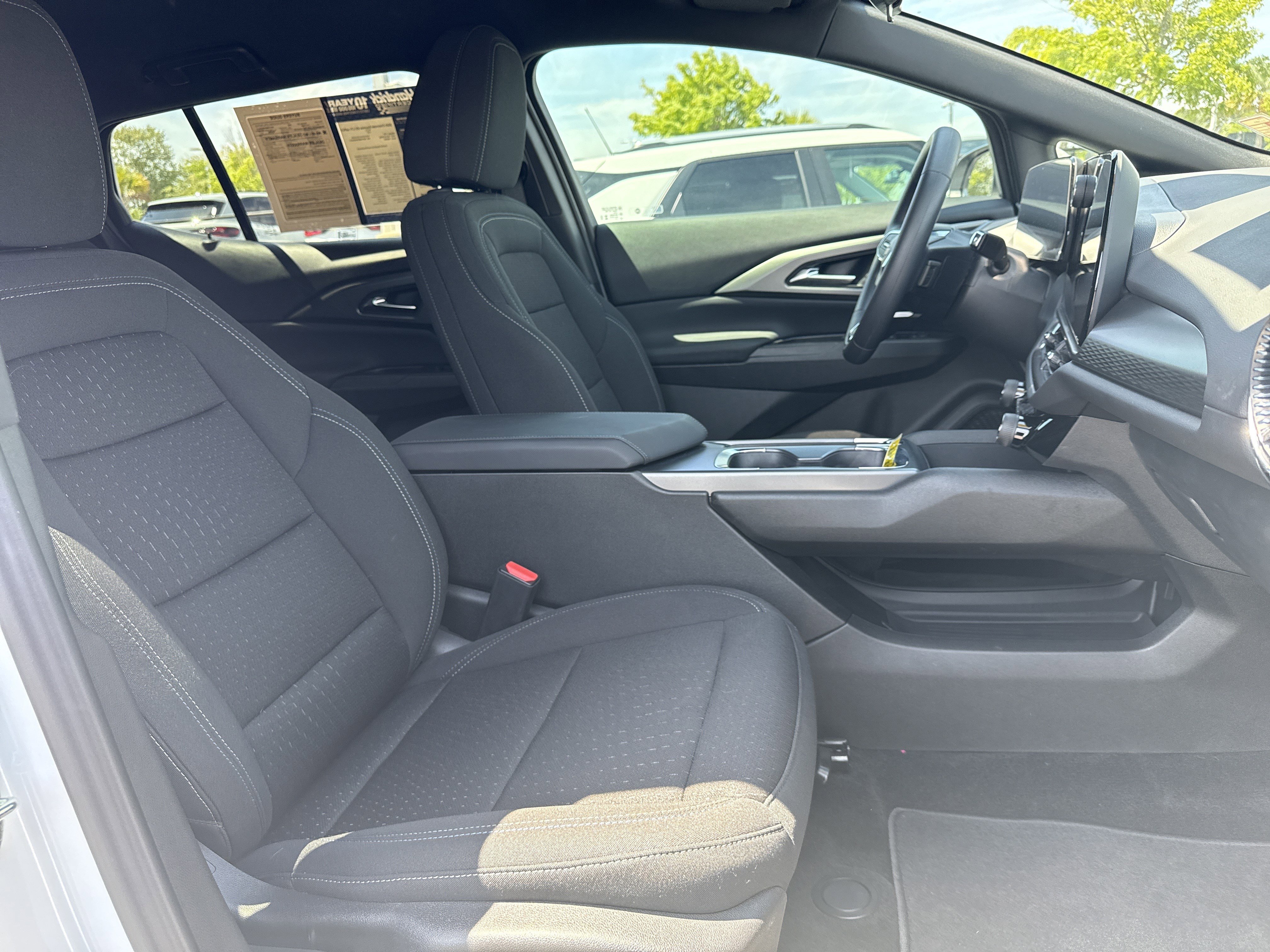 Used 2025 Chevrolet Equinox EV LT image 32