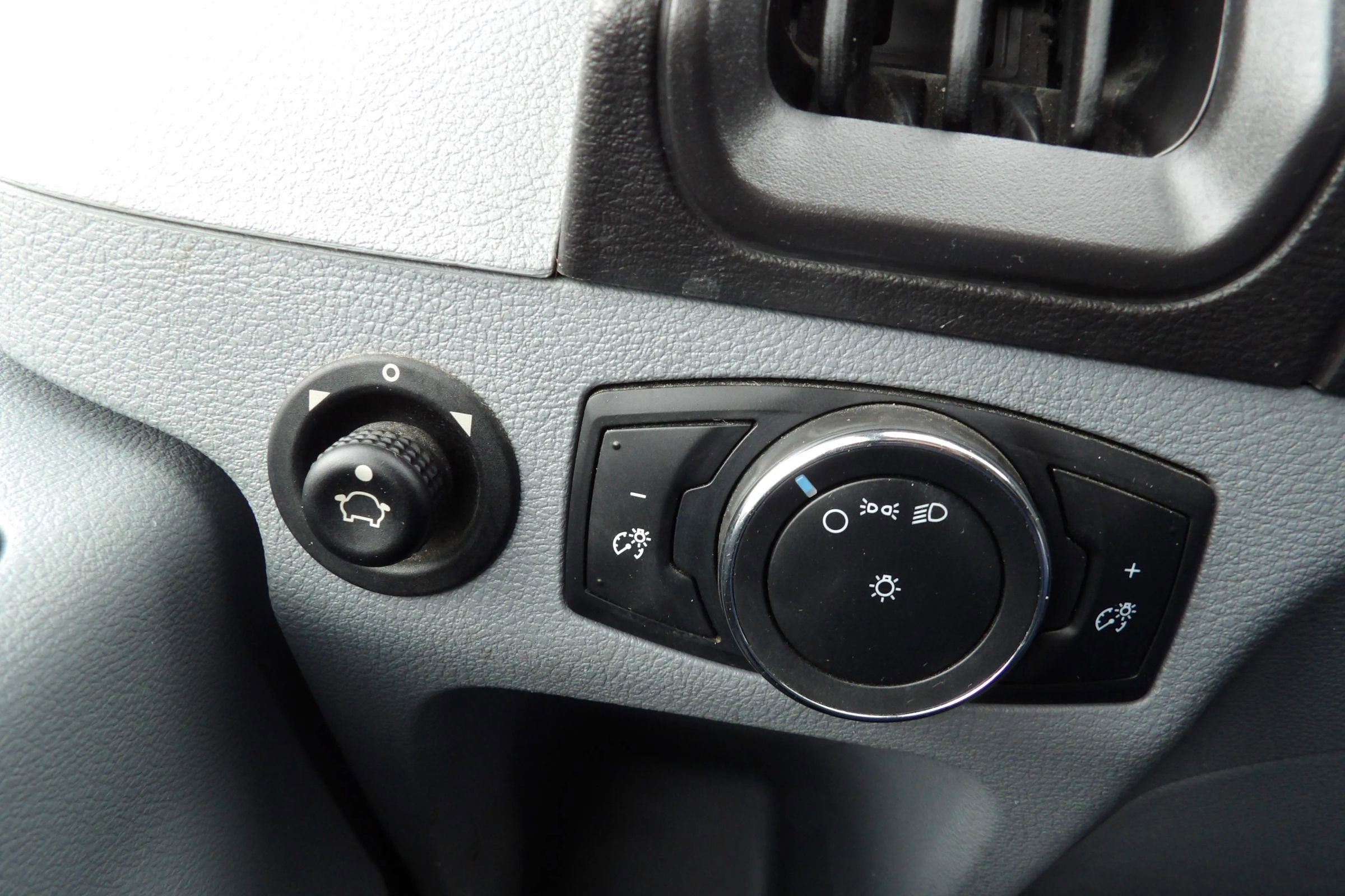 Used 2015 Ford Transit 150 130 Low Roof image 16