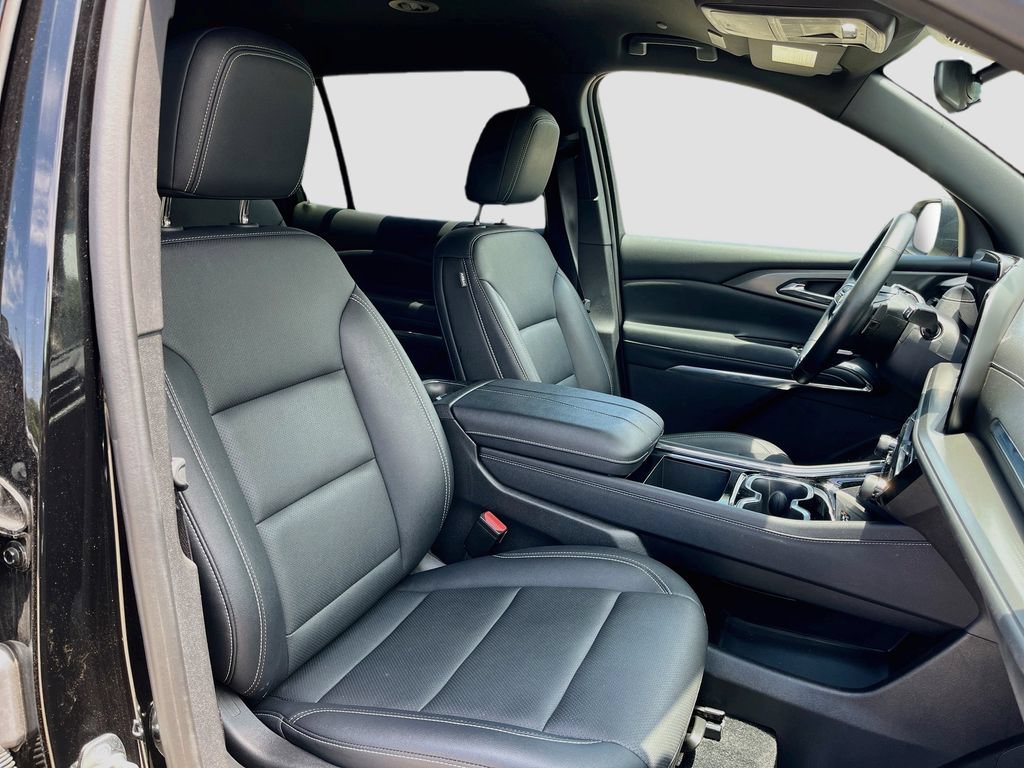 Used 2025 Chevrolet Traverse LT FWD image 32