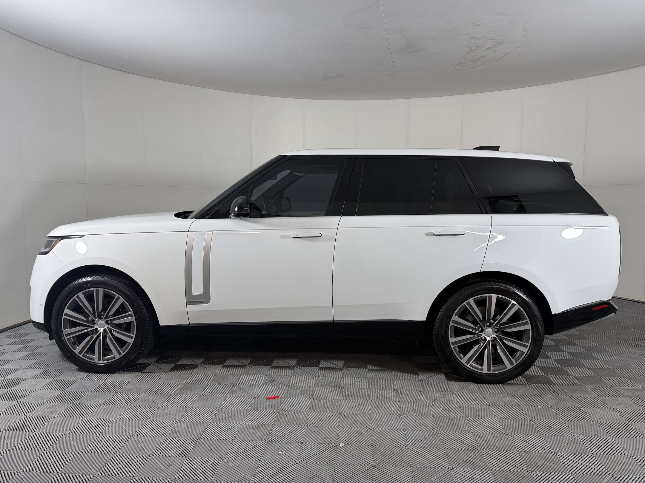 Certified 2023 Land Rover Range Rover Autobiography AWD/4WD image 2