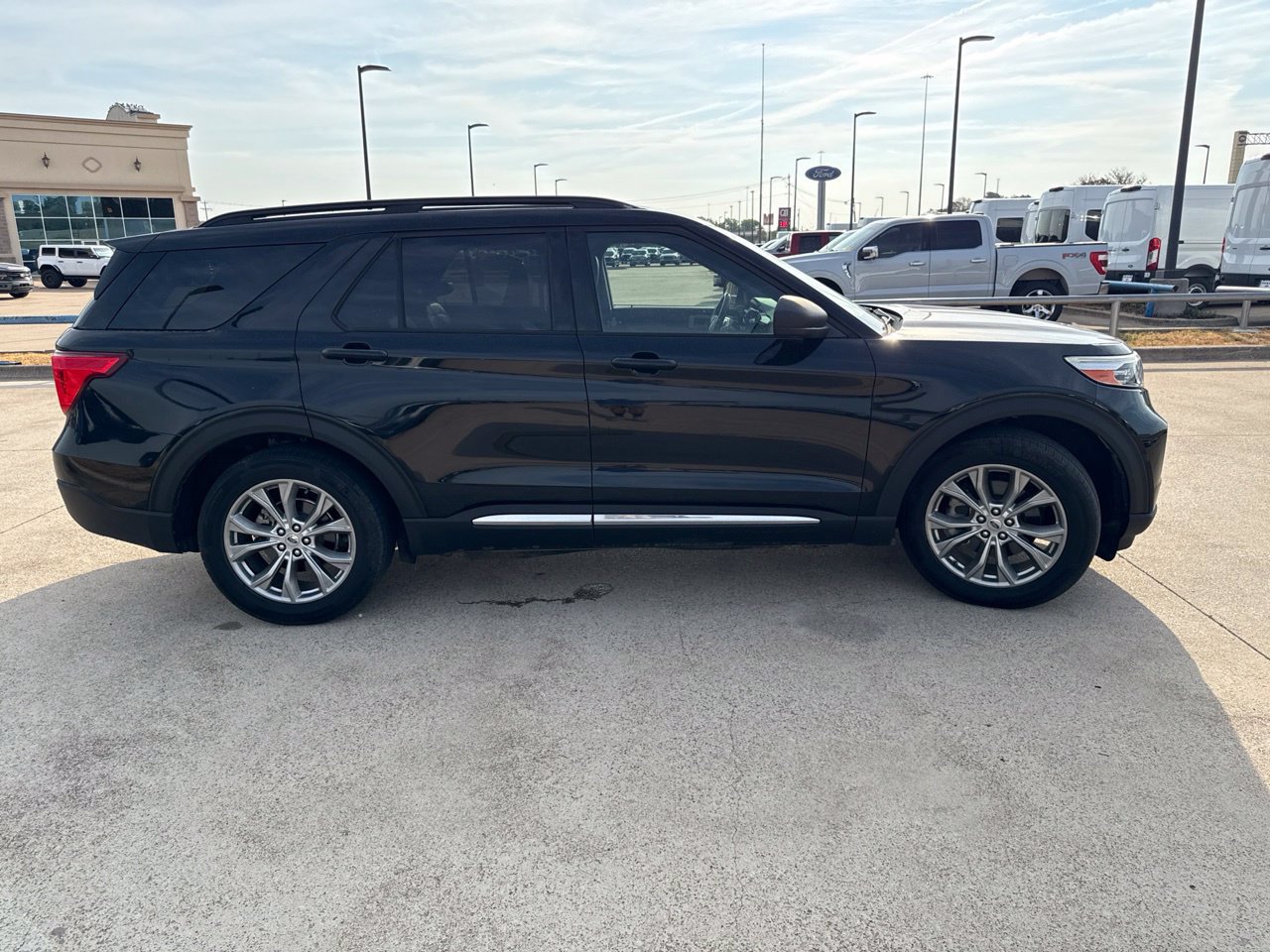 Used 2020 Ford Explorer XLT w/ Equipment Group 202A RWD image 18