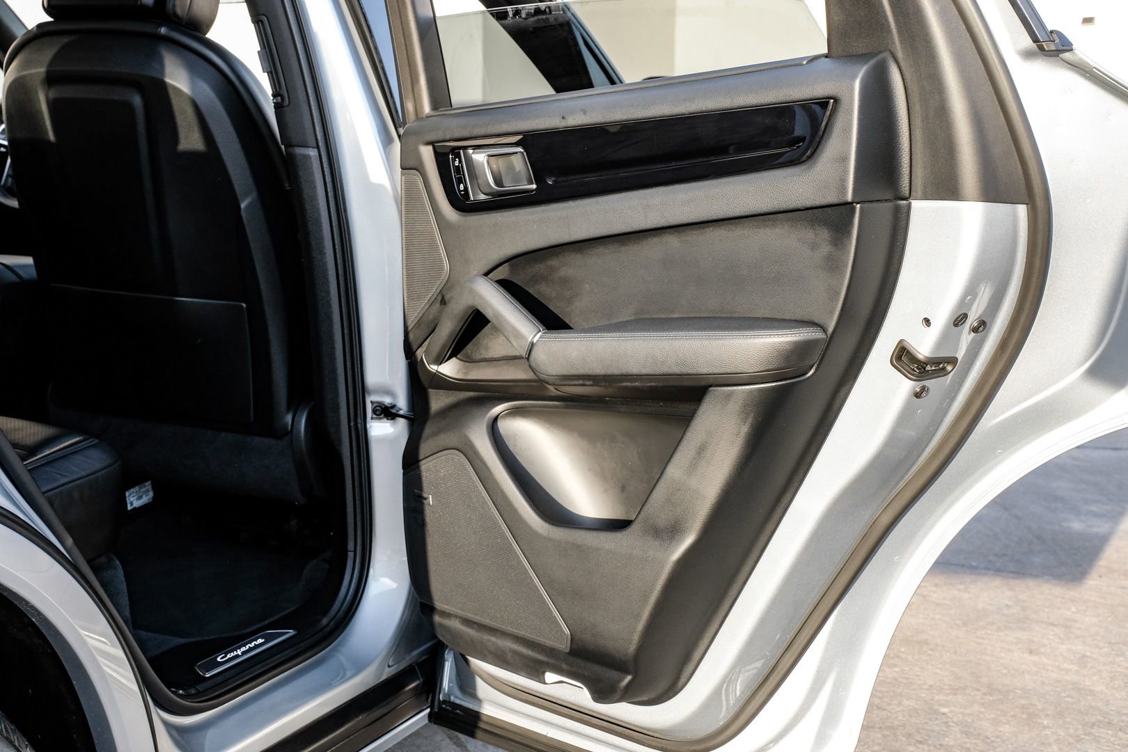 Used 2020 Porsche Cayenne image 43