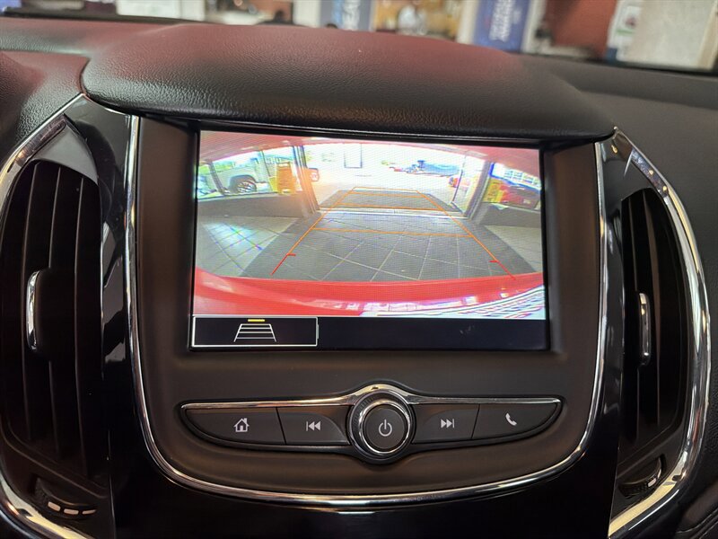 Used 2019 Chevrolet Cruze Premier FWD image 16