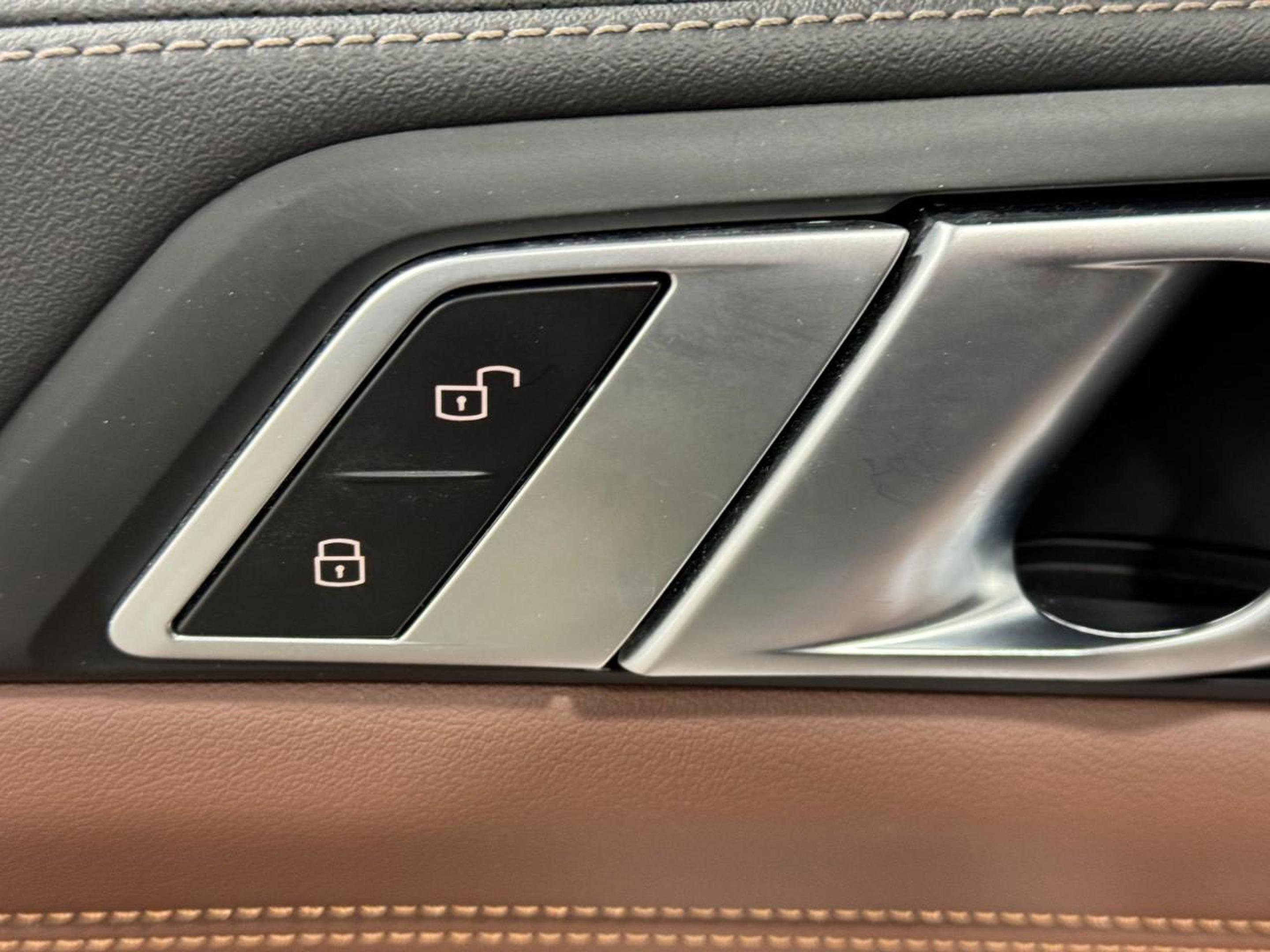 Used 2025 BMW X7 xDrive40i image 28