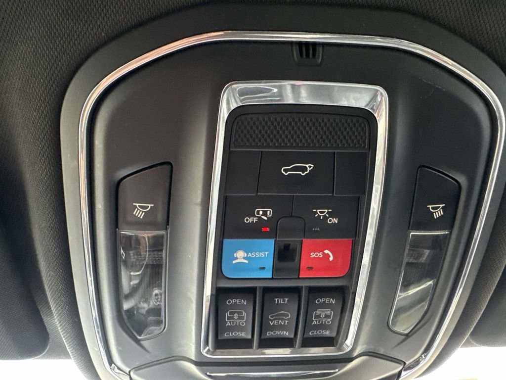 Used 2024 Jeep Grand Cherokee L Limited w/ Luxury Tech Group II image 24