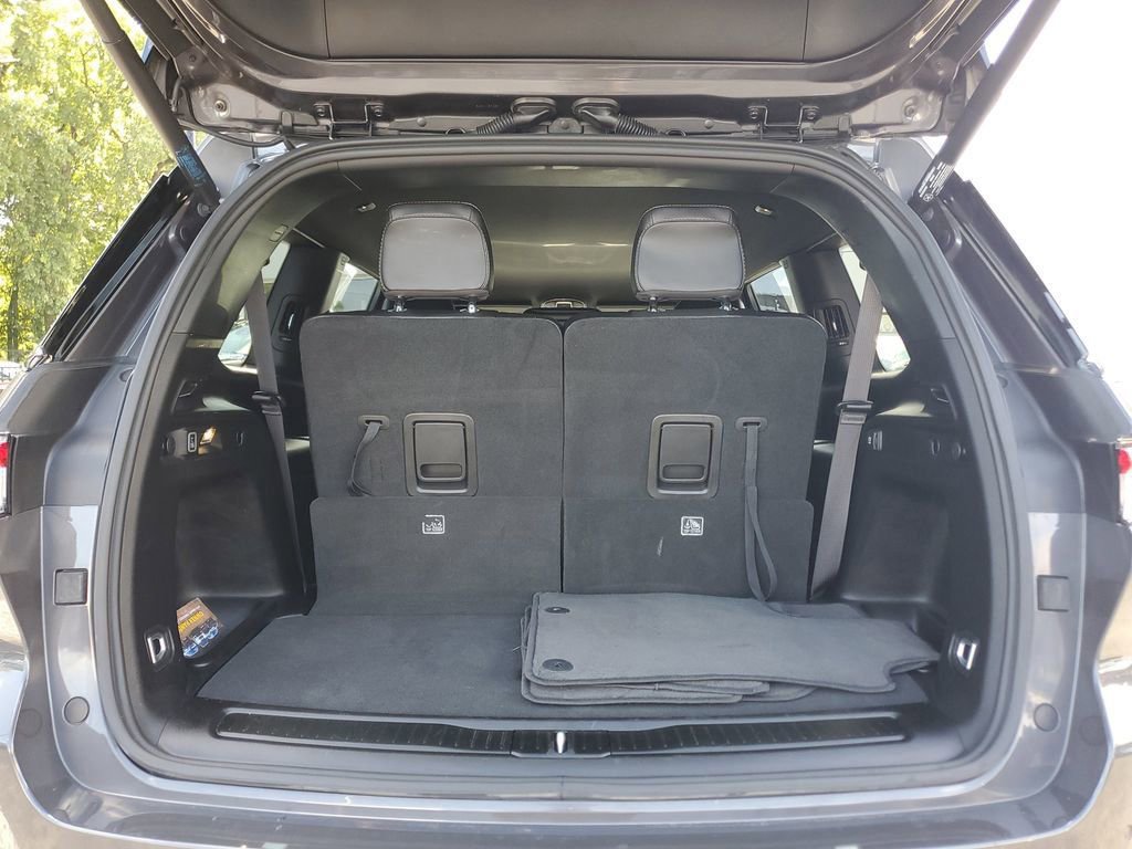 Used 2024 Jeep Grand Cherokee L Laredo AWD/4WD image 9
