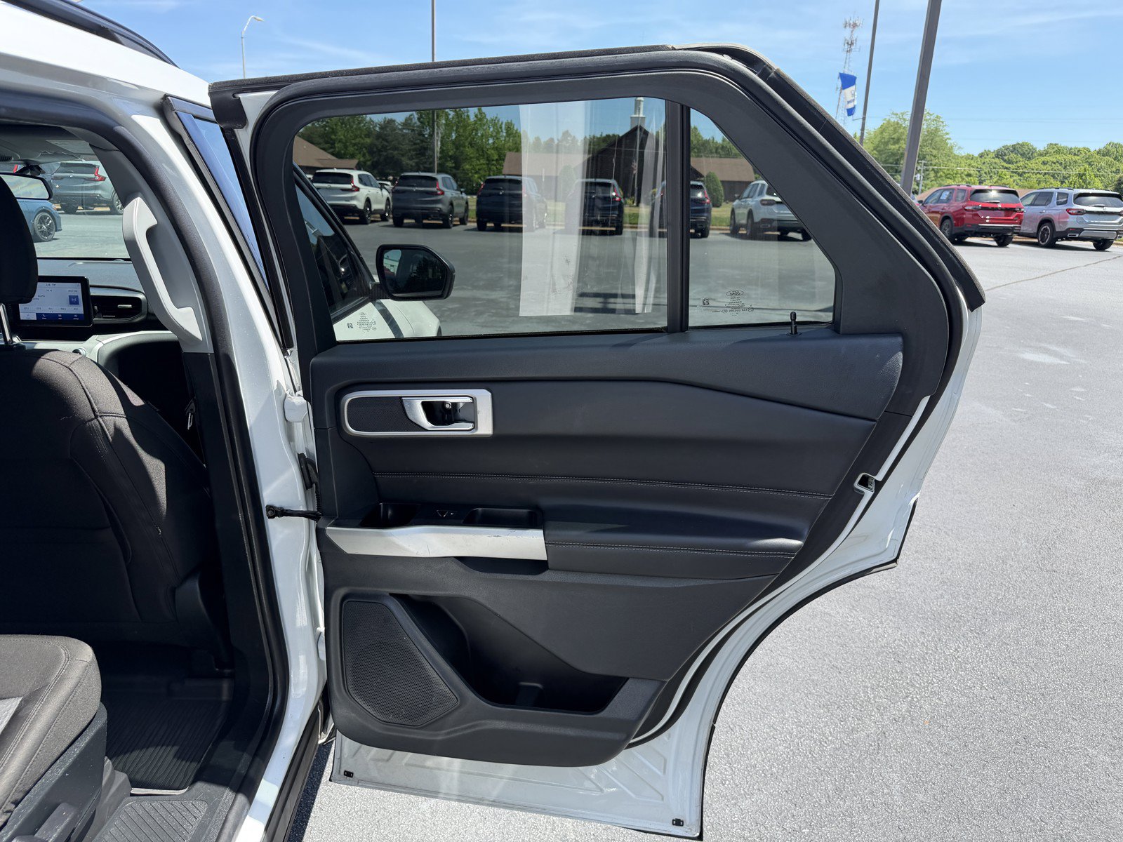 Used 2022 Ford Explorer XLT AWD/4WD image 15