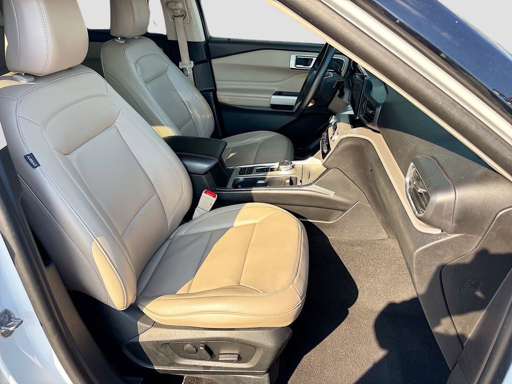 Used 2024 Ford Explorer XLT w/ Equipment Group 202A image 29