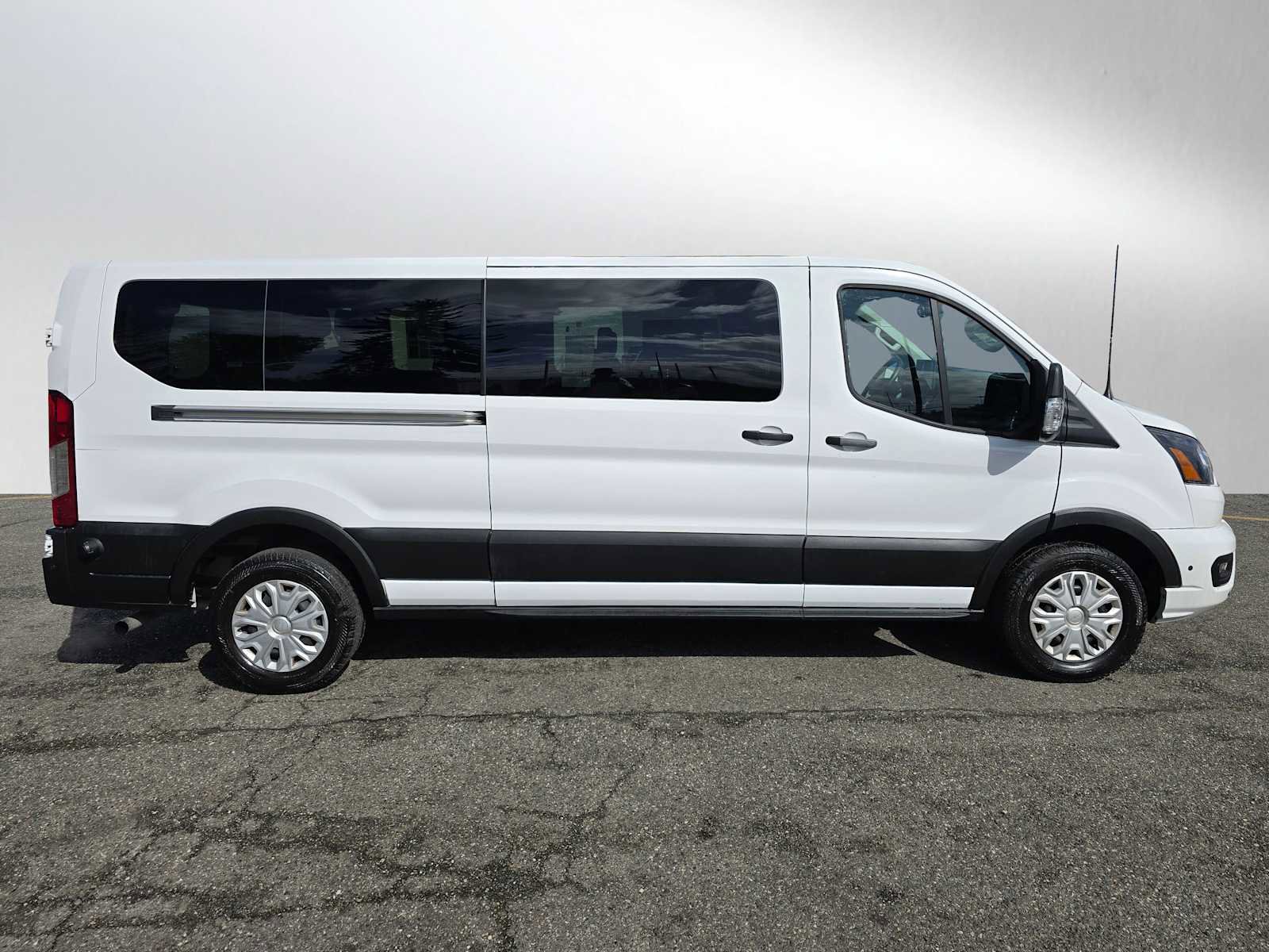 Used 2024 Ford Transit 350 XLT image 8