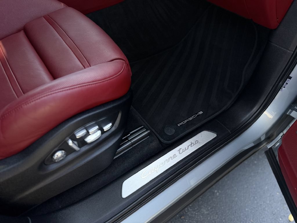Used 2021 Porsche Cayenne Turbo AWD/4WD image 20