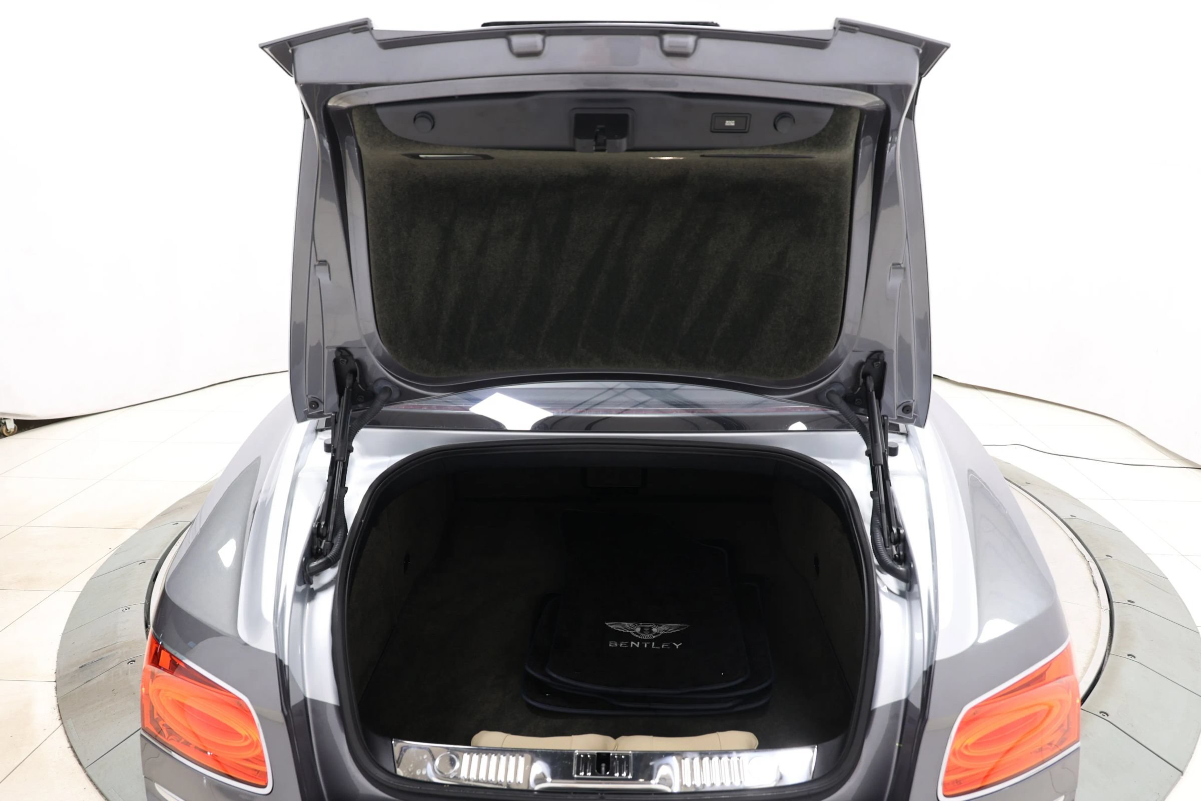 Used 2018 Bentley Flying Spur V8 AWD/4WD image 67