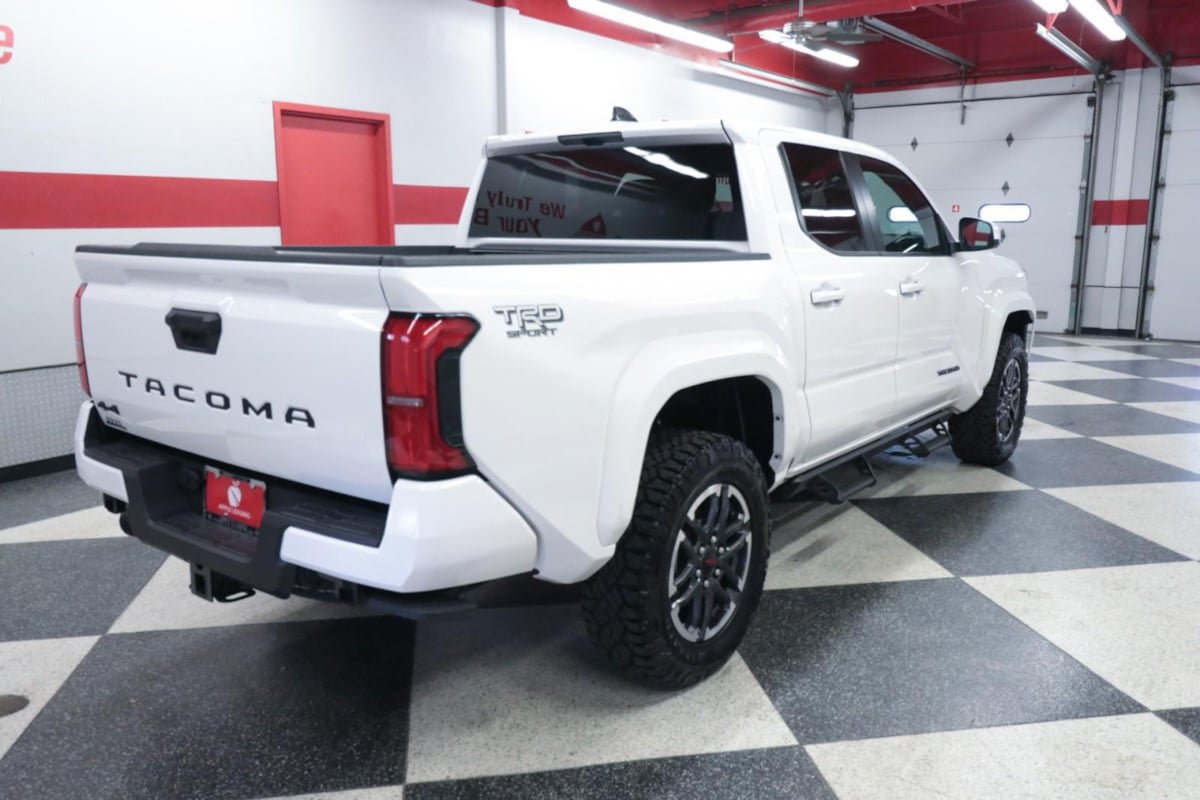 Used 2025 Toyota Tacoma TRD Sport AWD/4WD image 7