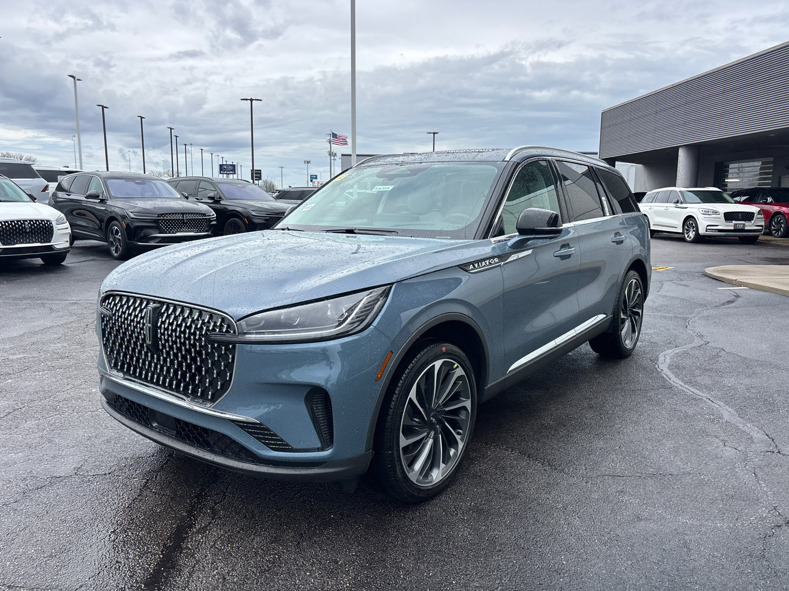 New 2026 Lincoln Aviator Reserve image 3