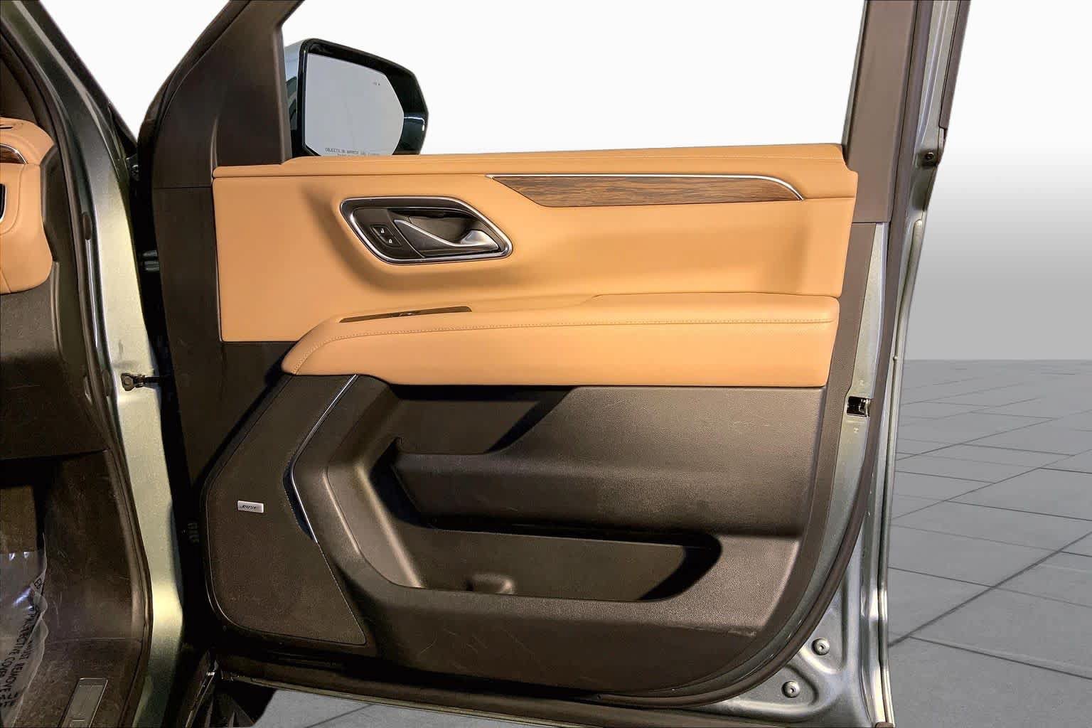 Used 2023 Chevrolet Tahoe Premier w/ Advanced Technology Package AWD/4WD image 23