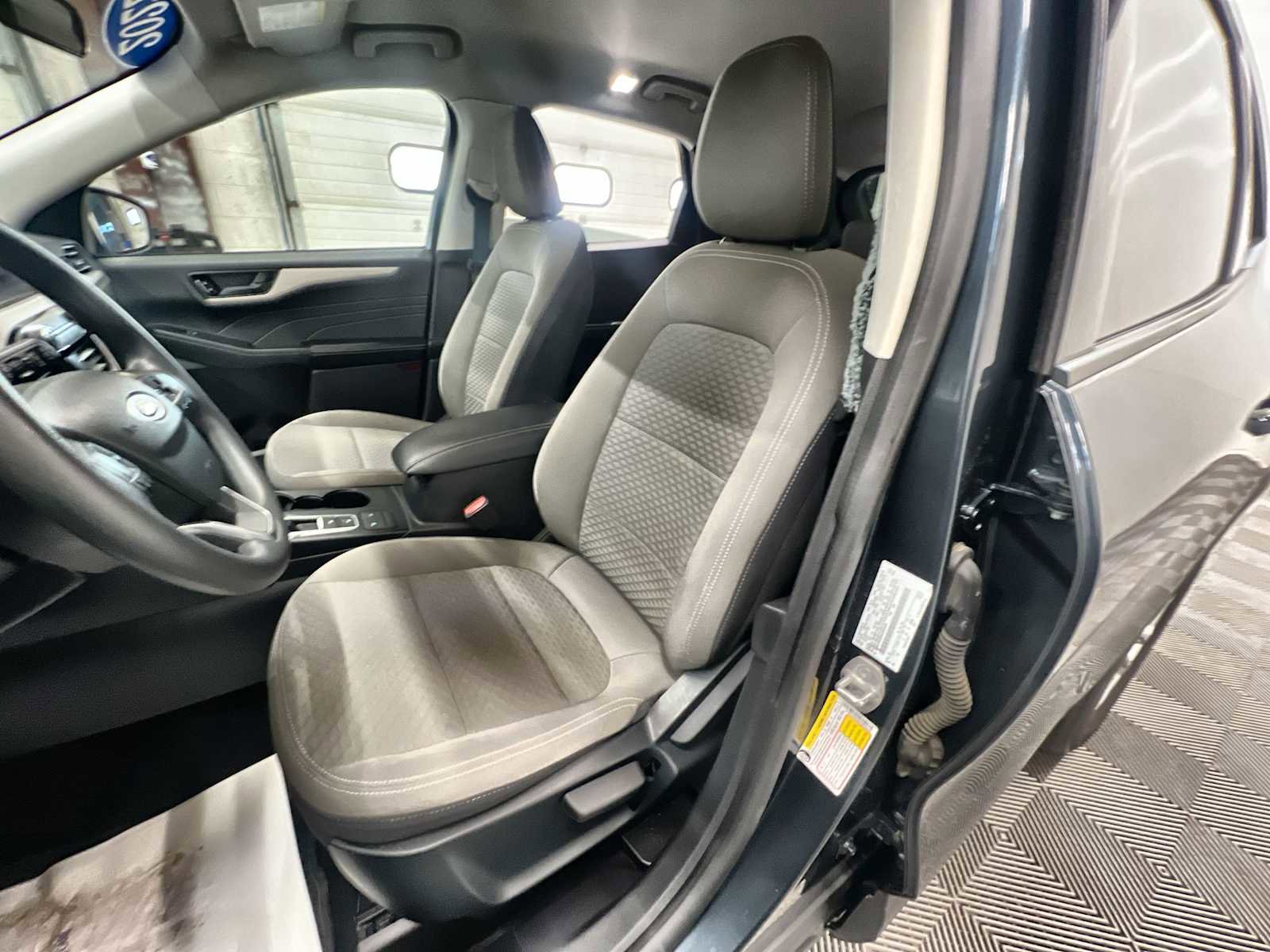 Used 2022 Ford Escape SE image 13