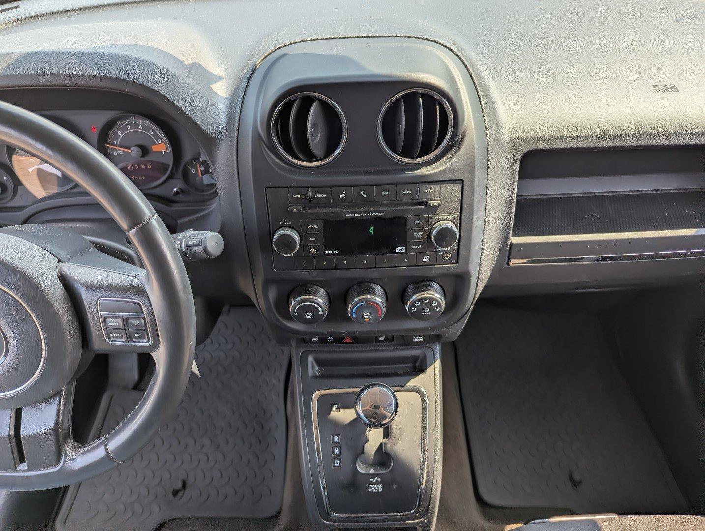 Used 2014 Jeep Patriot Latitude FWD image 16