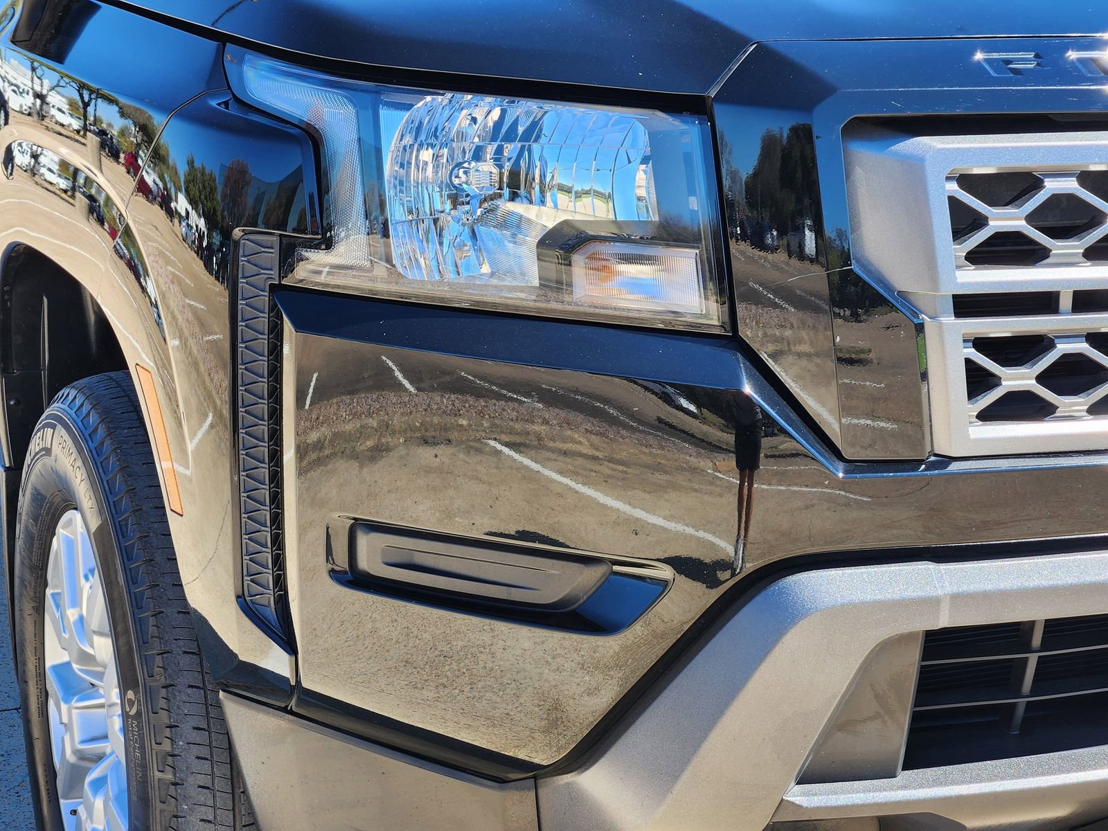 Used 2023 Nissan Frontier SV w/ Technology Package image 9