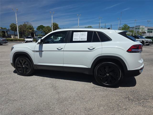 Used 2025 Volkswagen Atlas Cross Sport SE w/ Panoramic Sunroof Package image 7
