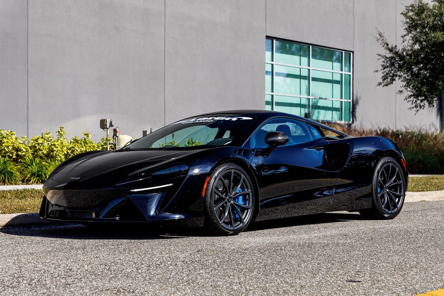 Used 2023 McLaren Artura RWD image 21
