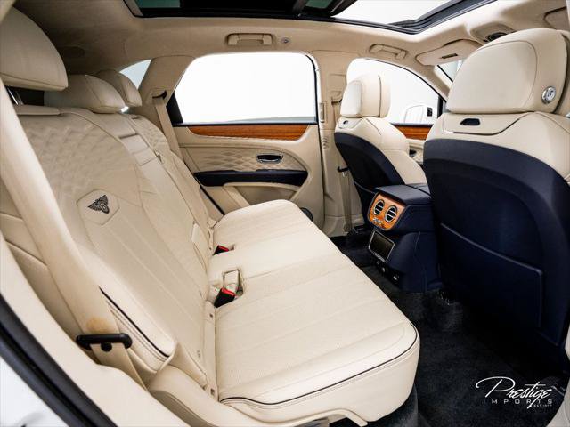Used 2024 Bentley Bentayga AWD/4WD image 49