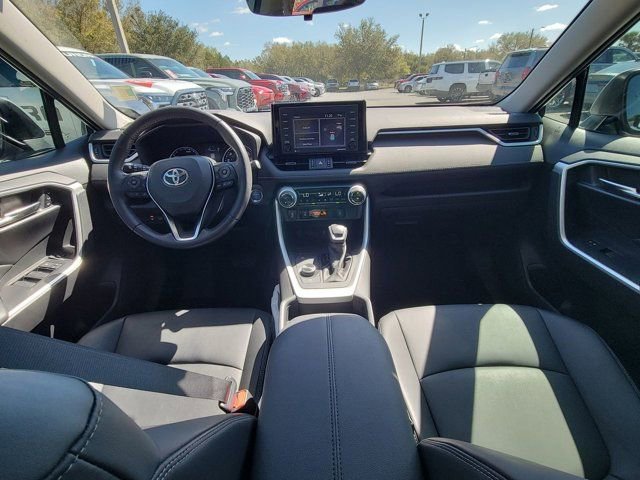 Used 2021 Toyota RAV4 XLE Premium image 2