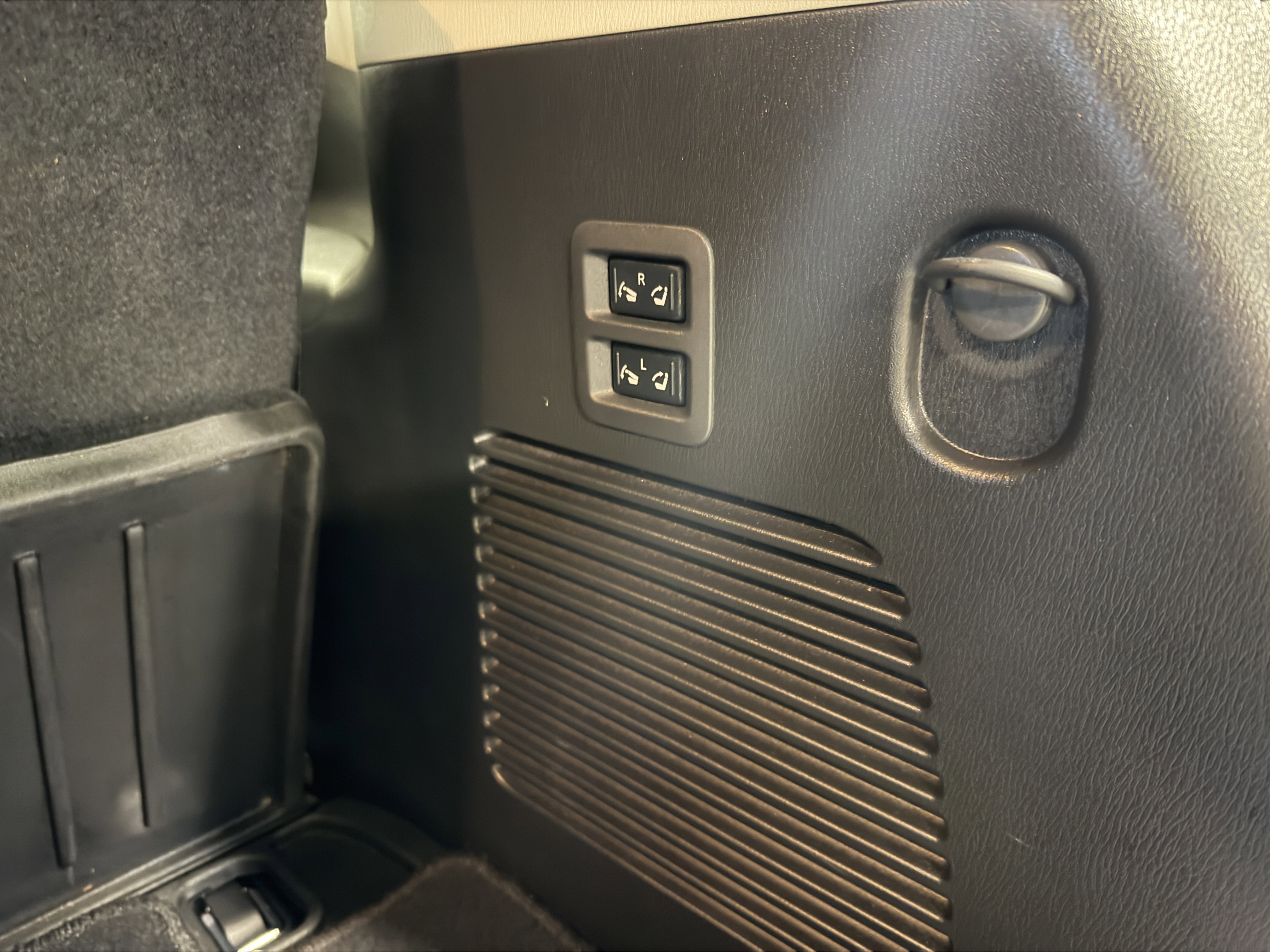 Used 2024 Nissan Armada Platinum w/ Captain's Chairs Package image 27