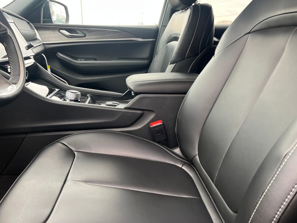 New 2026 Jeep Grand Cherokee L Limited w/ Limited Altitude Package image 16