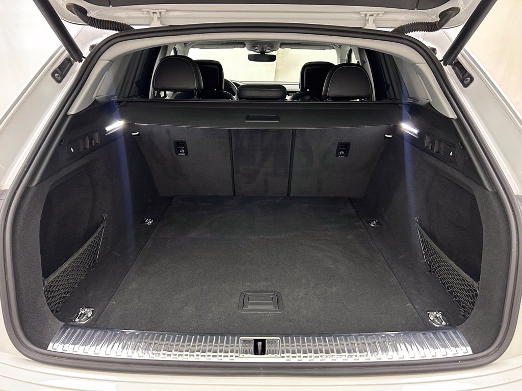 Used 2019 Audi e-tron Prestige w/ Prestige Package AWD/4WD image 9