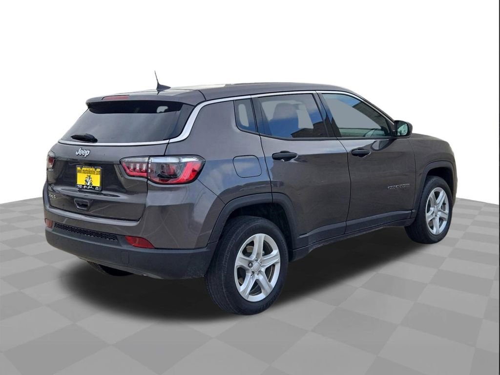 Used 2023 Jeep Compass Sport image 5