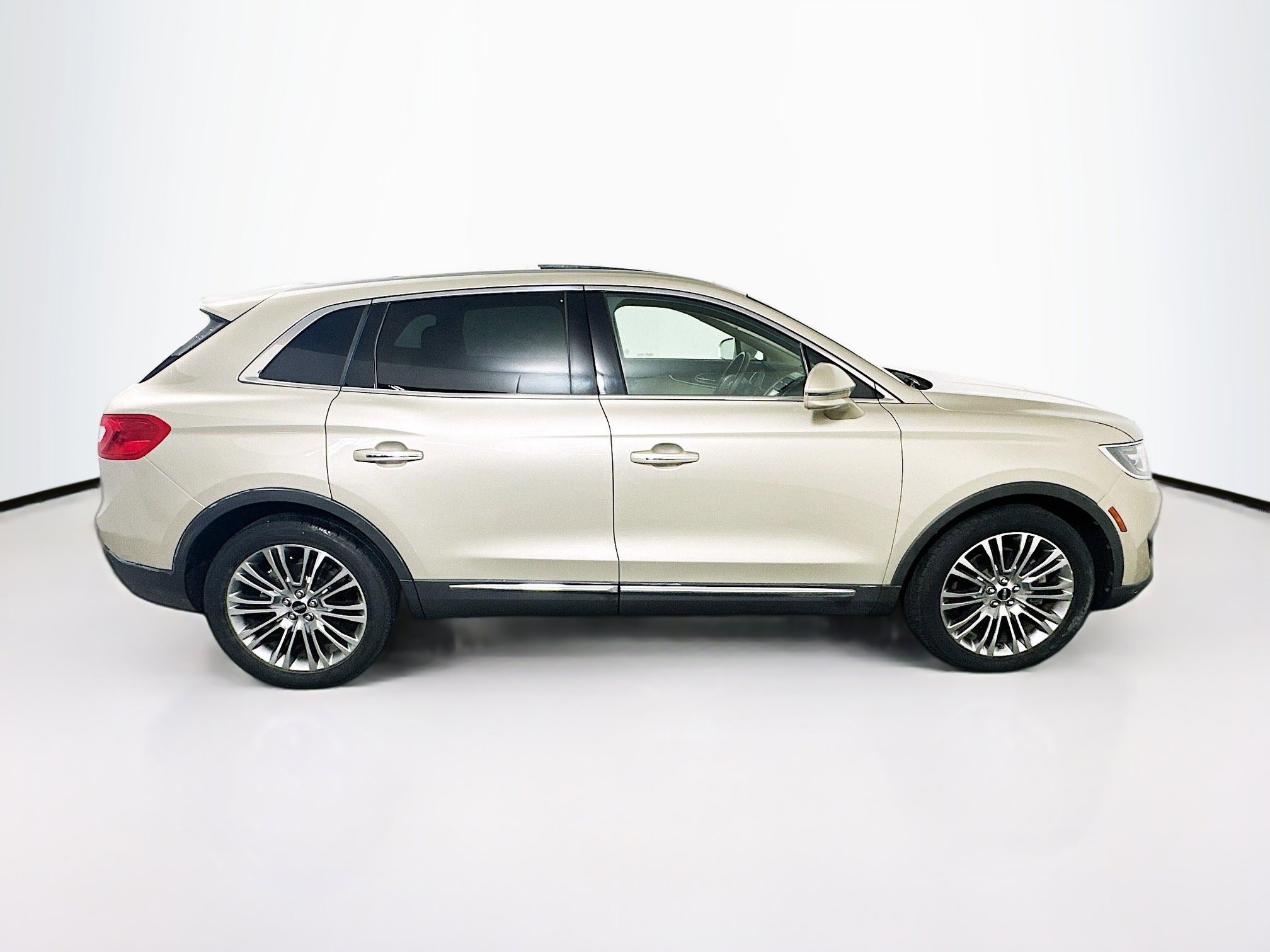 Used 2017 Lincoln MKX Reserve w/ Lincoln MKX Climate Package AWD/4WD image 10