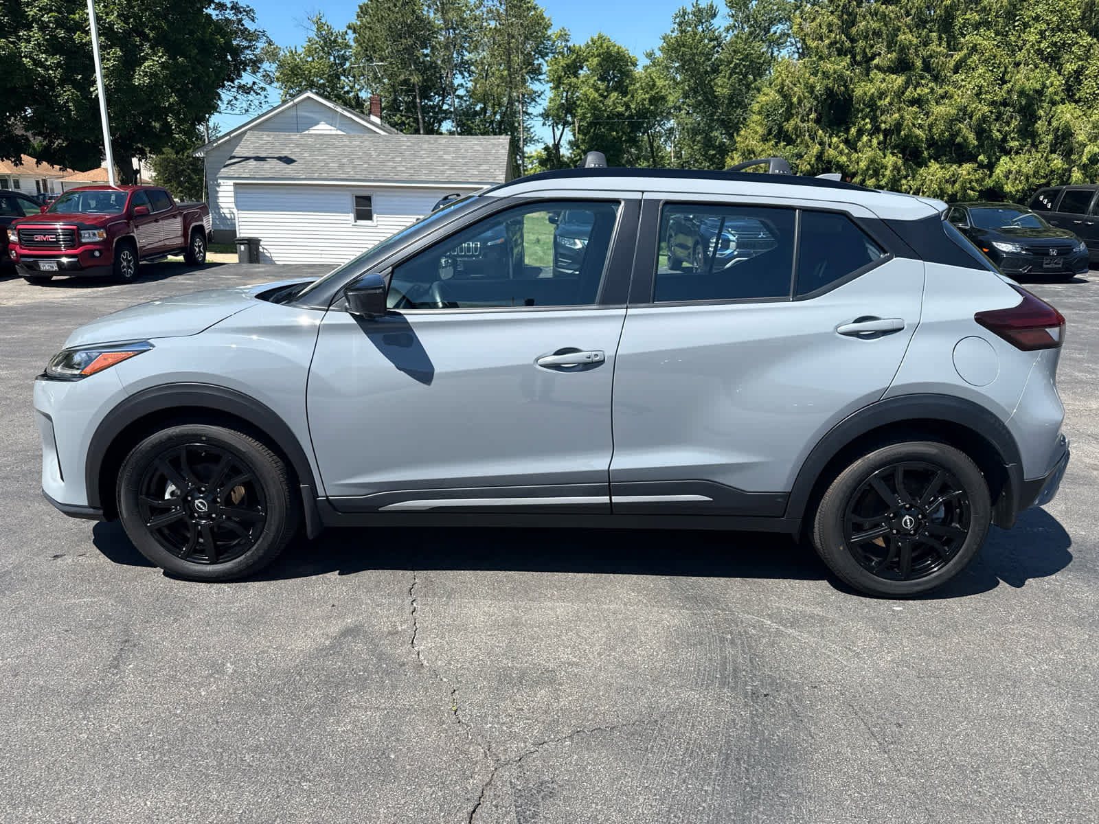 Used 2023 Nissan Kicks SR w/ Interior Electronics Package FWD image 6