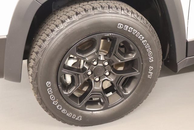 Used 2022 Jeep Cherokee Trailhawk w/ Comfort/Convenience Group AWD/4WD image 7