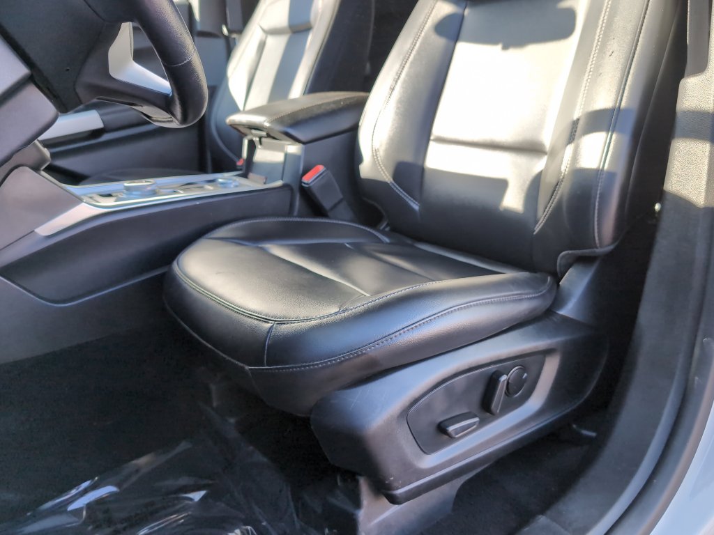 Used 2023 Ford Explorer XLT w/ Equipment Group 202A image 14