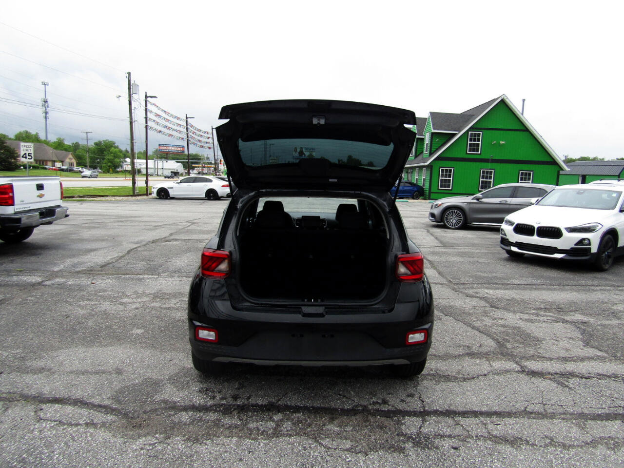 Used 2022 Hyundai Venue SEL image 22