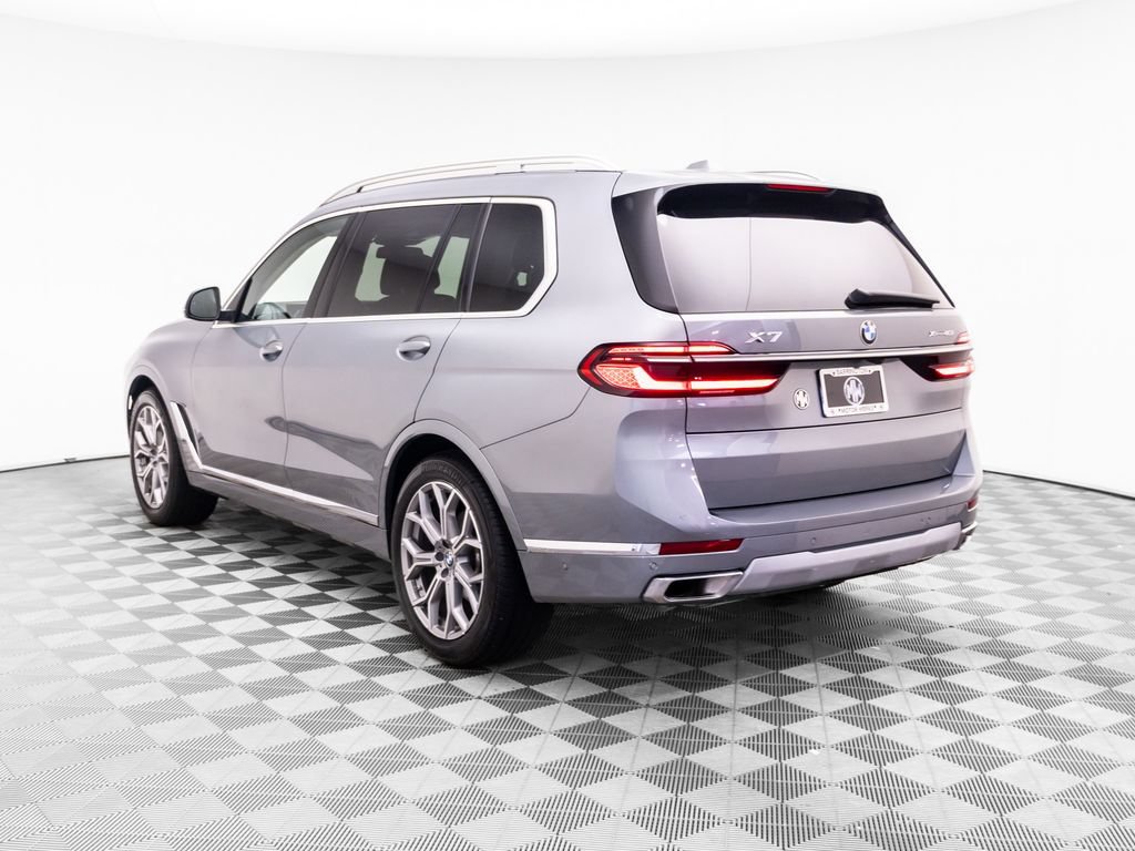 Used 2024 BMW X7 xDrive40i w/ Parking Assistance Package AWD/4WD image 3