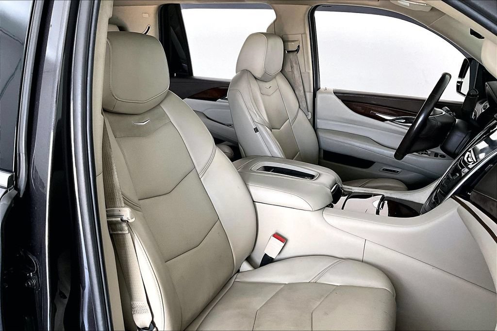 Used 2017 Cadillac Escalade Luxury AWD/4WD image 8