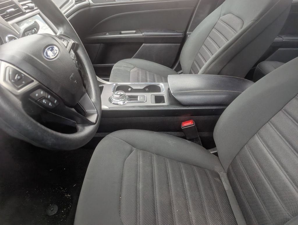 Used 2020 Ford Fusion SE image 14