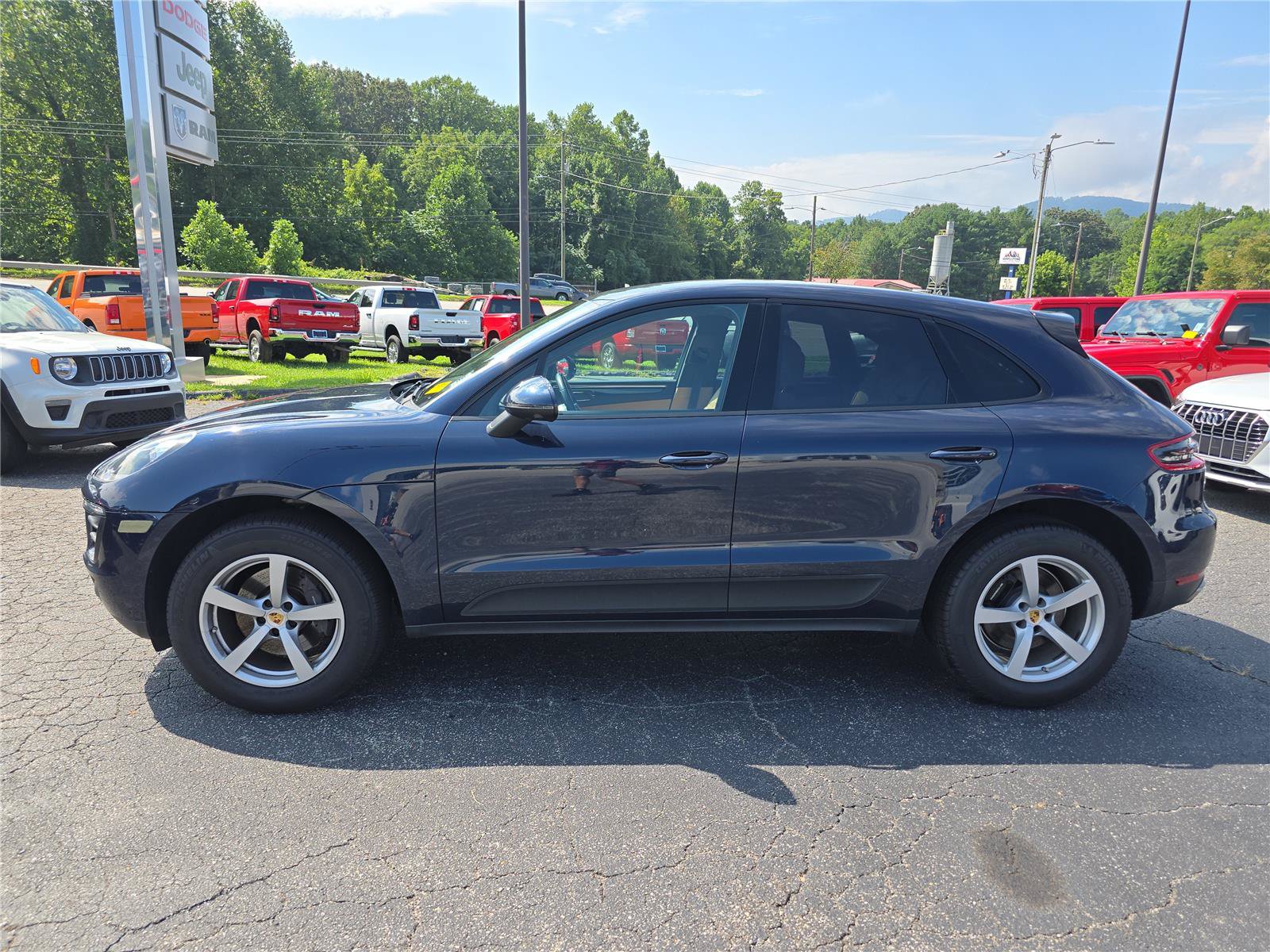 Used 2018 Porsche Macan AWD/4WD image 6