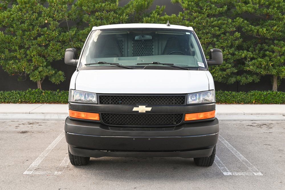 Used 2022 Chevrolet Express 3500 Extended w/ Driver Convenience Package image 2