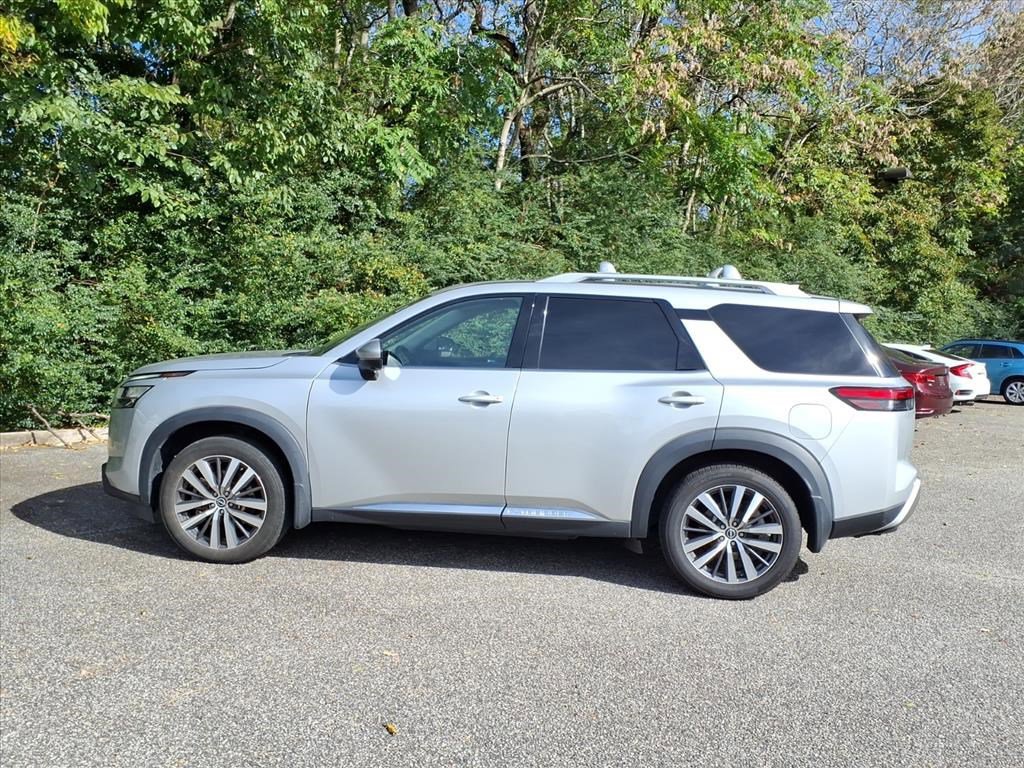 Used 2022 Nissan Pathfinder Platinum w/ Cargo Package image 7
