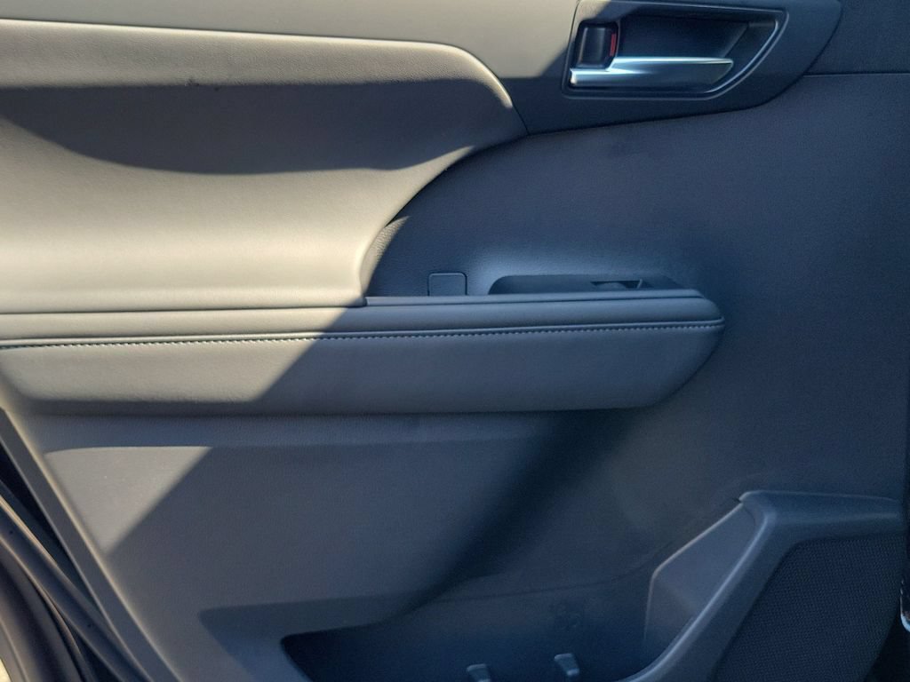 New 2026 Toyota Highlander XSE AWD/4WD image 16